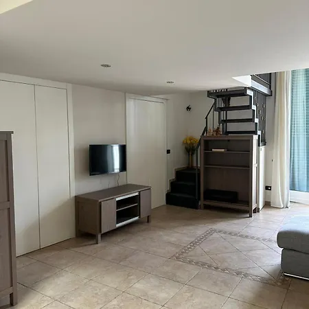Appartamento Fronte Porto Home *